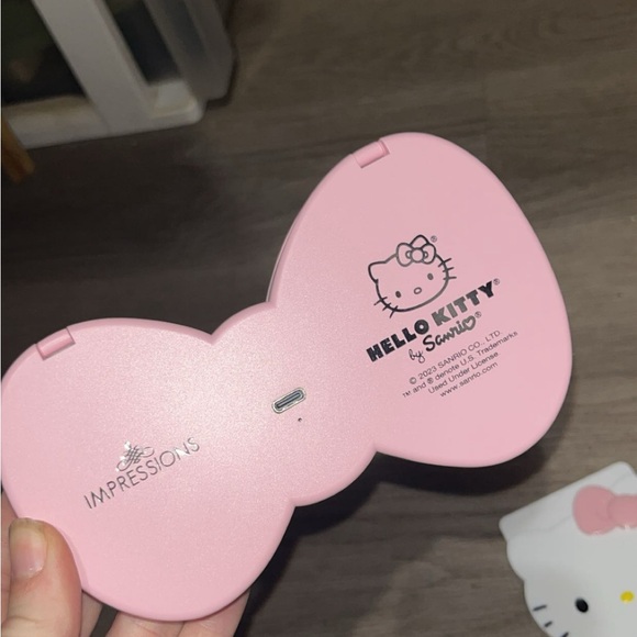 NIB hello kitty bow LED mirror - Picture 9 of 10